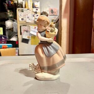 LLADRO SPRING IS HERE GIRL FIGURINE #5223